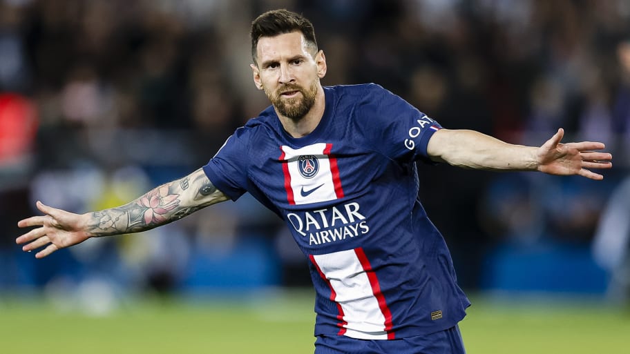 Barcelona exploring ways to re-sign Lionel Messi